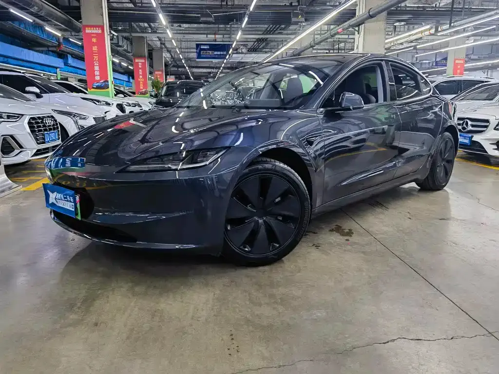 Tesla Model 3 — фото 1