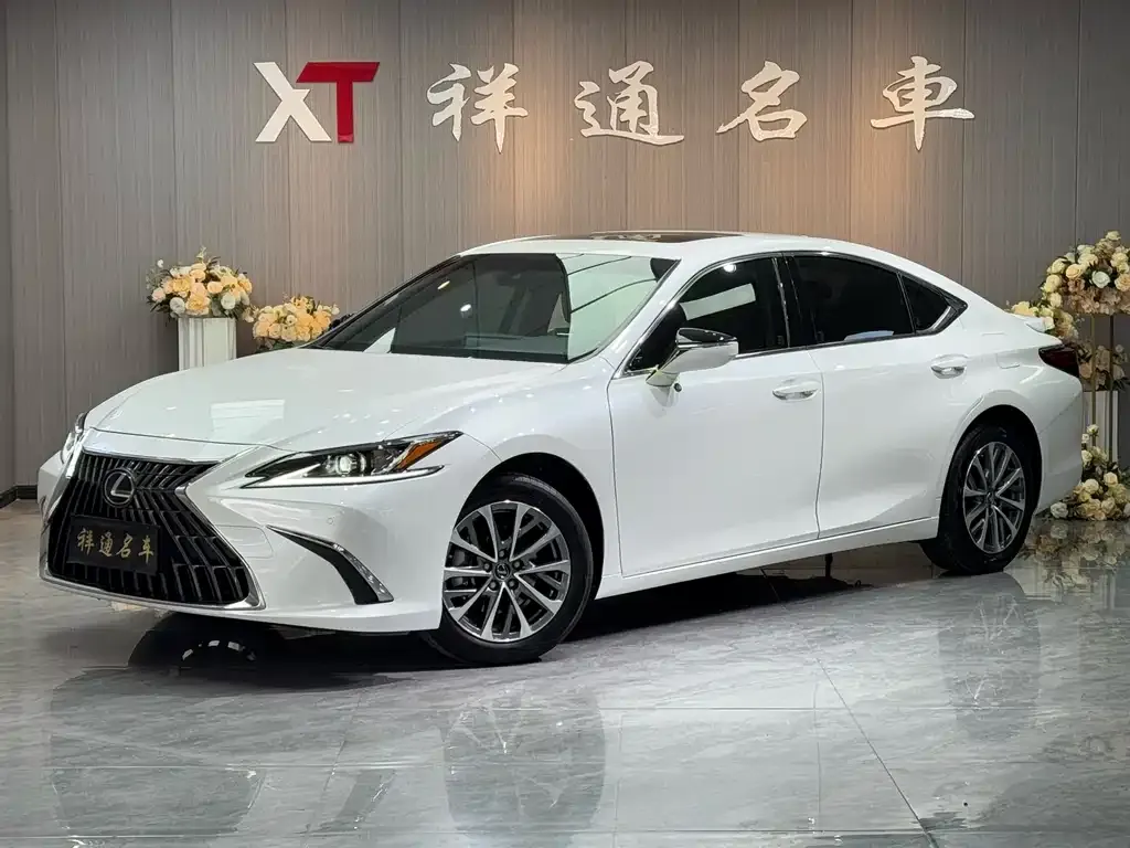 Lexus ES — фото 1