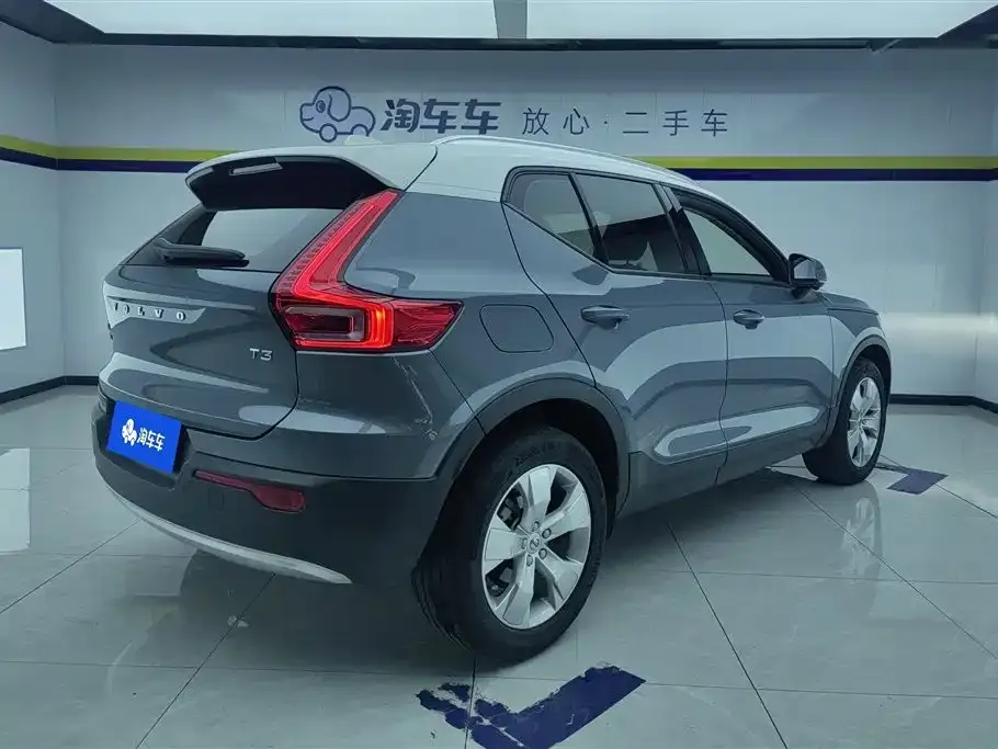 Volvo XC40 — фото 7