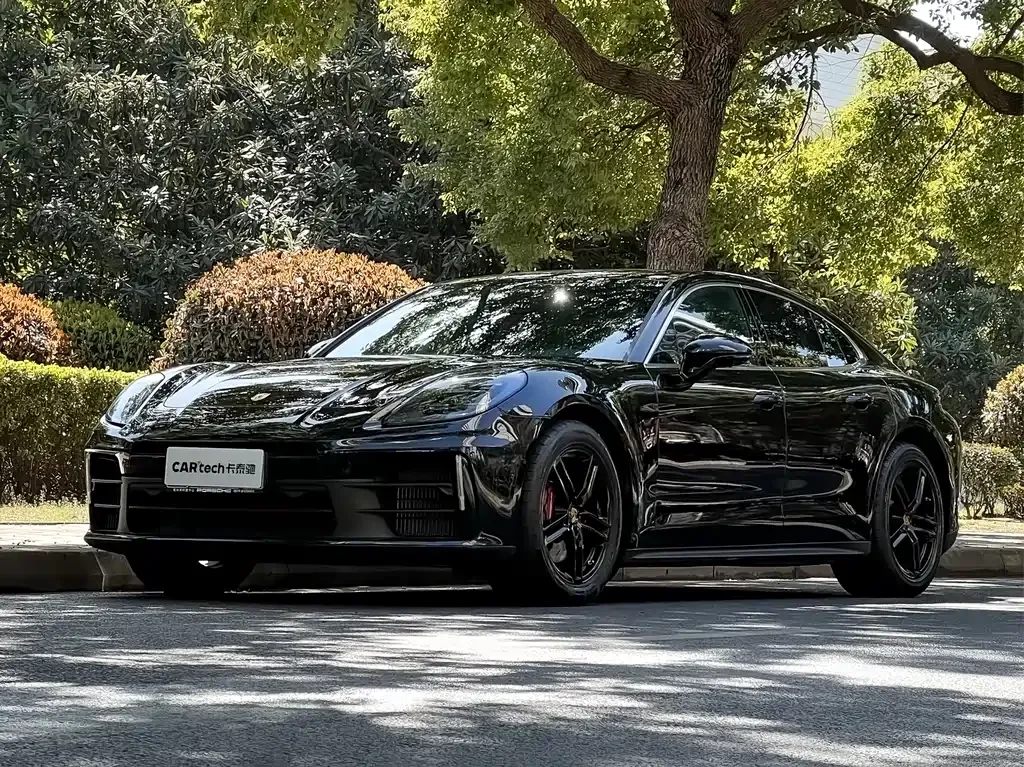 Porsche Panamera — фото 1