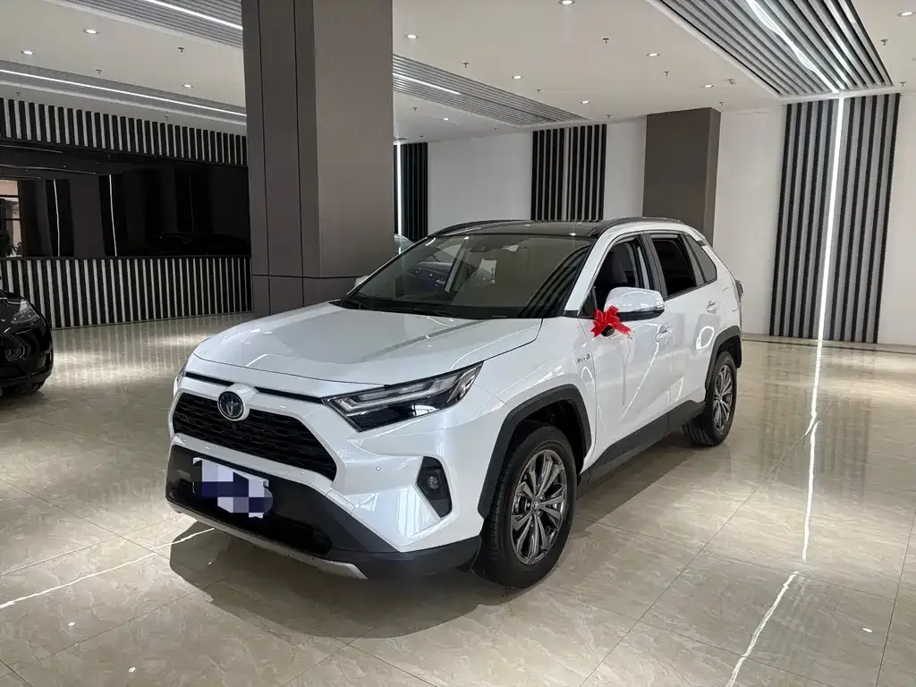 Toyota RAV4 — фото 1