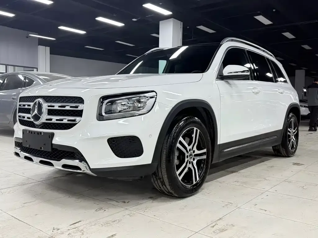 Mercedes-Benz GLB — фото 1