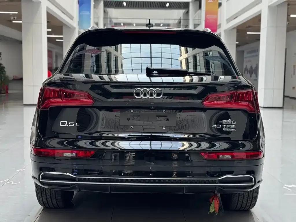 Audi Q5L — фото 5