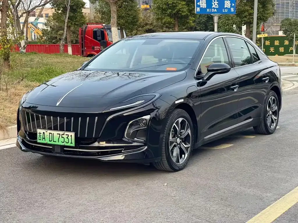 Hongqi E-QM5 — фото 1