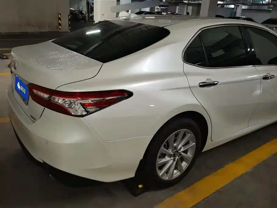 Toyota Camry — фото 2