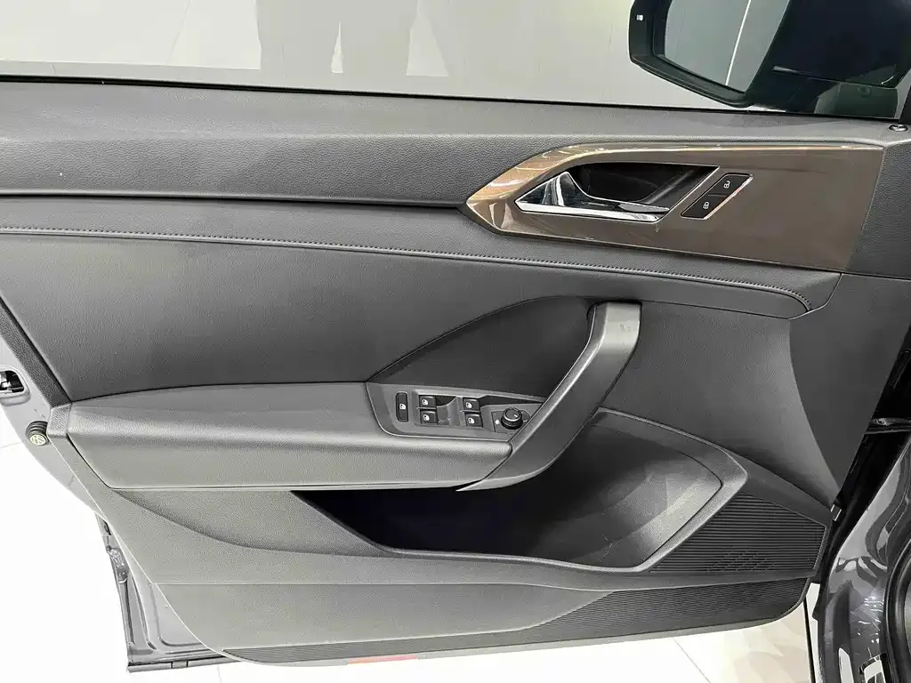 Volkswagen Tharu 2022 из CN, фото 9