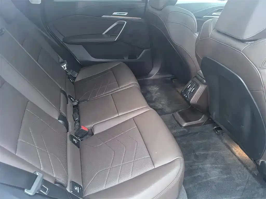 BMW iX1 2025 из CN, фото 10