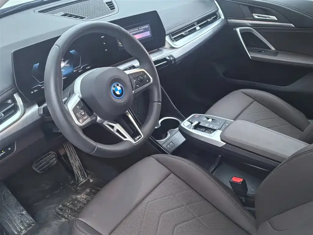 BMW iX1 2025 из CN, фото 8