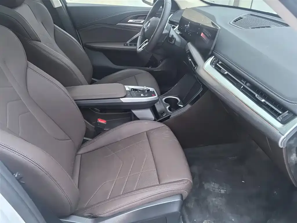 BMW iX1 2025 из CN, фото 7