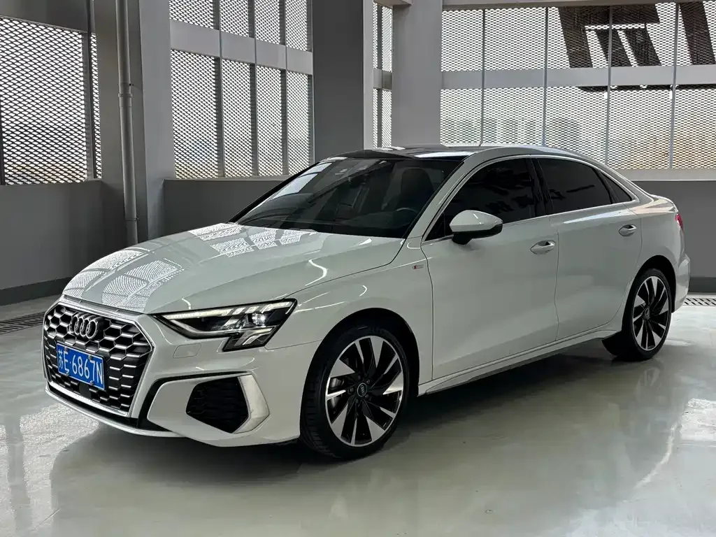 Audi A3 — фото 1