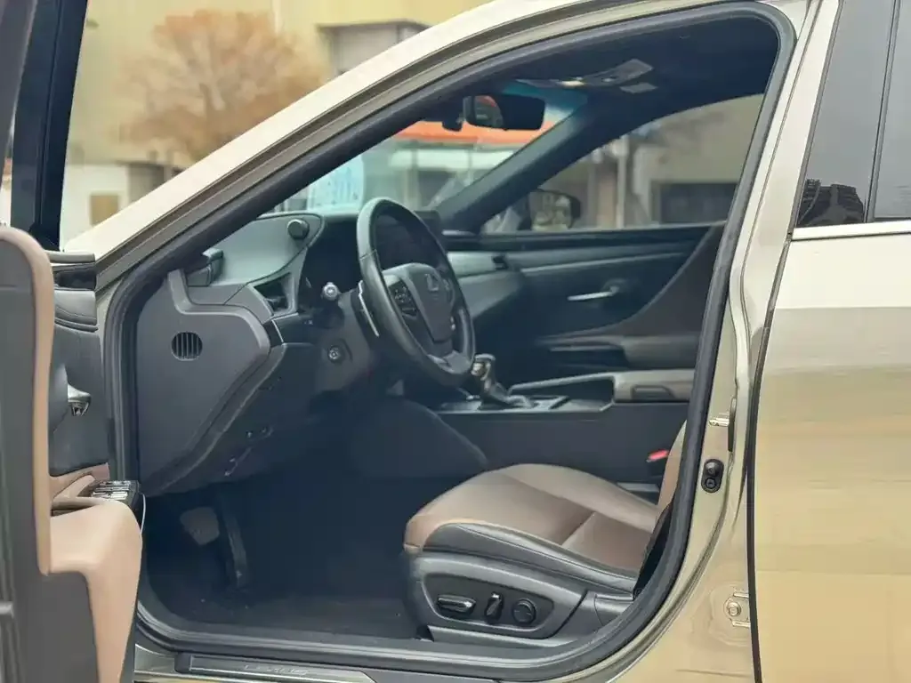 Lexus ES 2023 из CN, фото 2