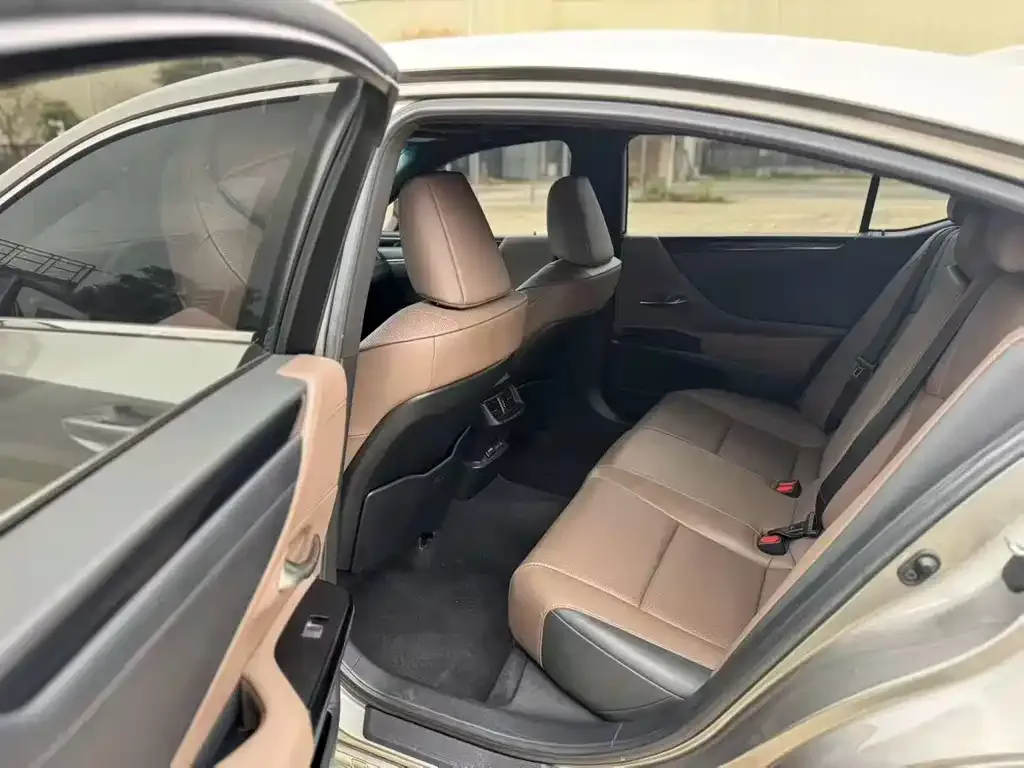 Lexus ES 2023 из CN, фото 5