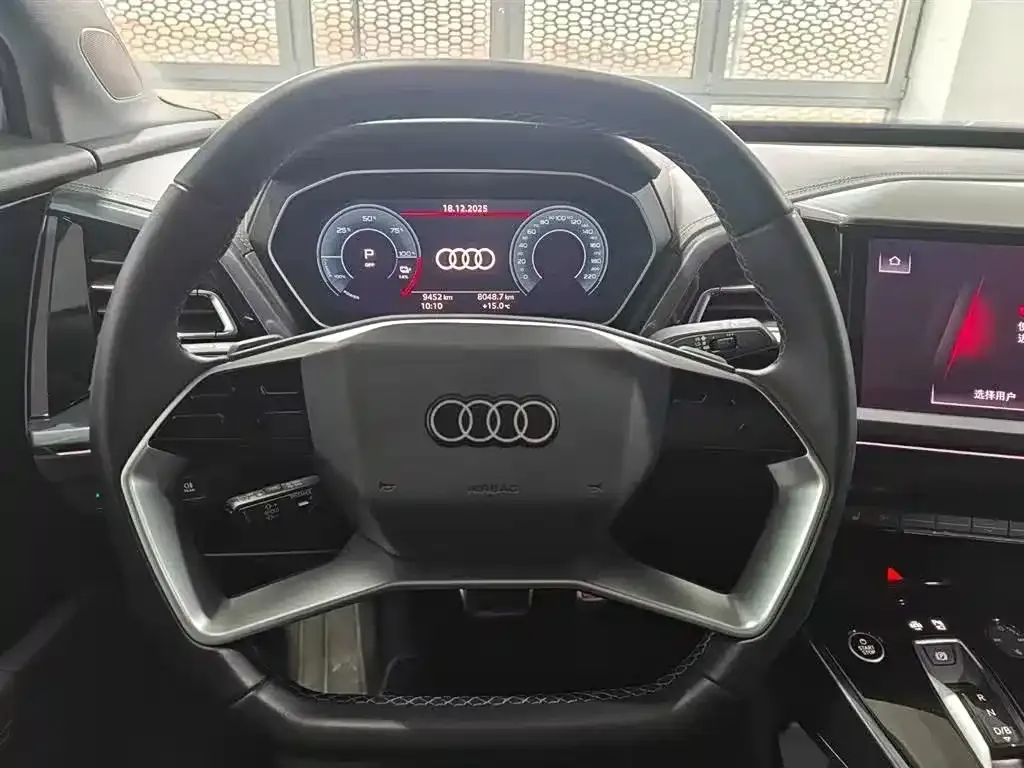 Audi Q4 e-tron — фото 8