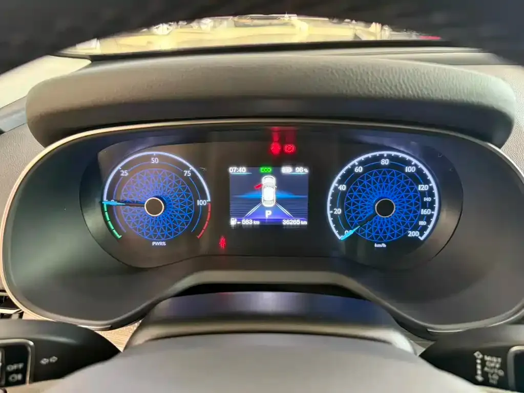 Hongqi E-QM5 2025 из CN, фото 2