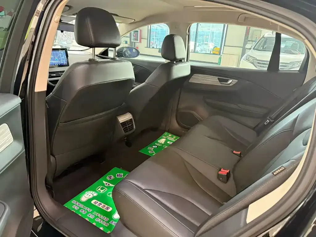 Hongqi E-QM5 2025 из CN, фото 6