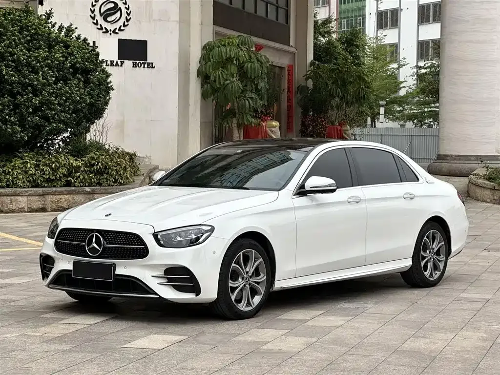 Mercedes-Benz E-Class — фото 1
