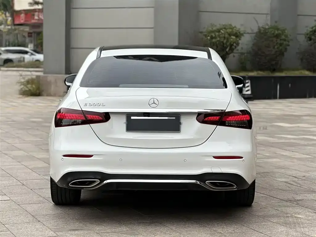 Mercedes-Benz E-Class — фото 4