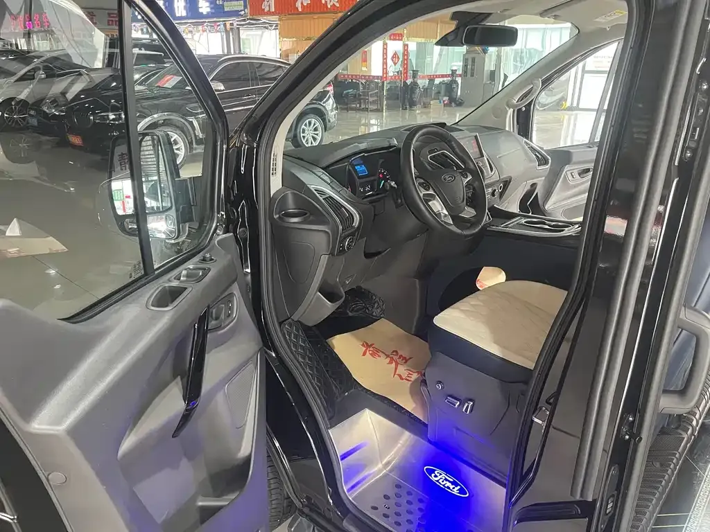 Ford Tourneo 2023 из CN, фото 8