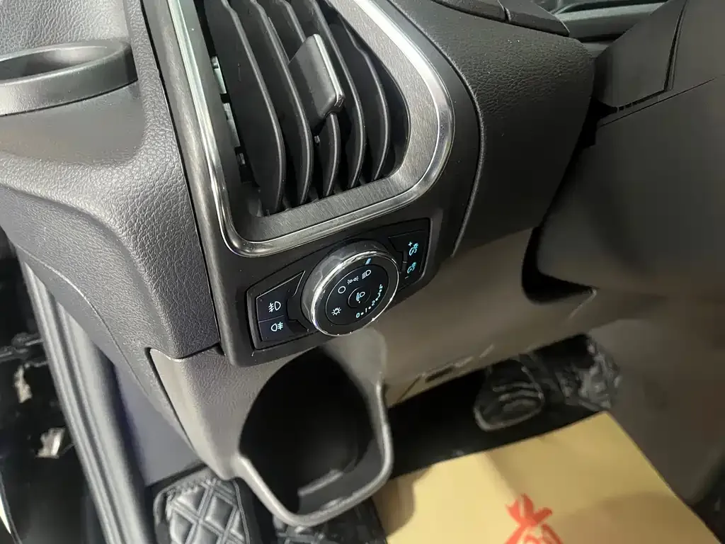 Ford Tourneo 2023 из CN, фото 7