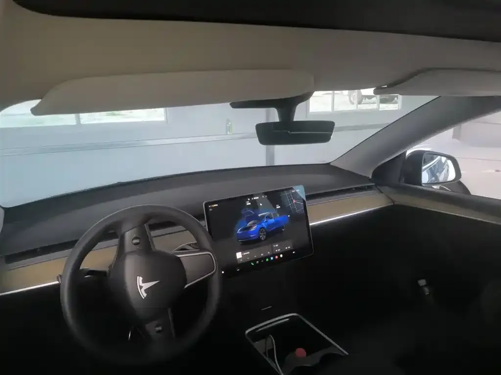 Tesla Model Y — фото 2