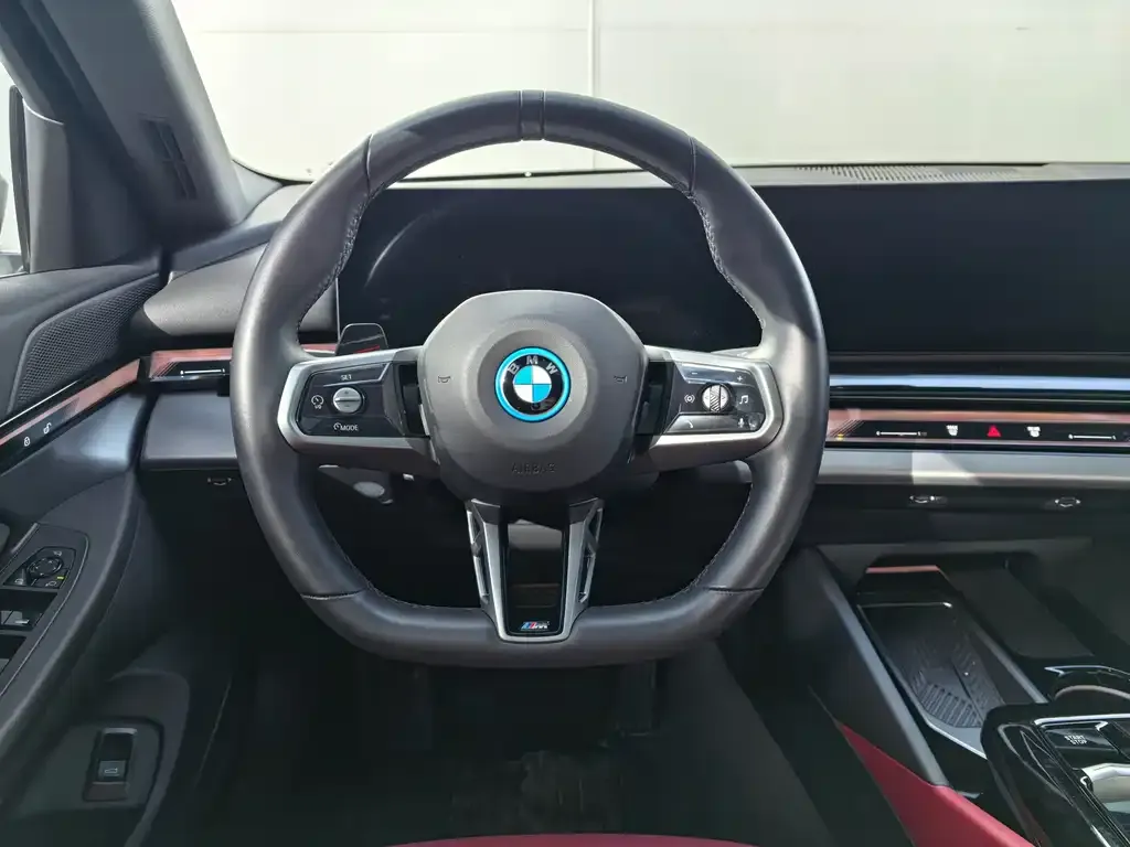 BMW i5 — фото 3