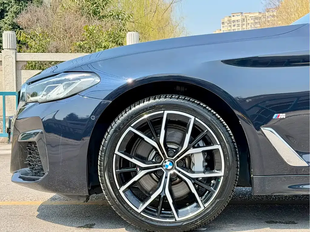 BMW 5 Series — фото 9