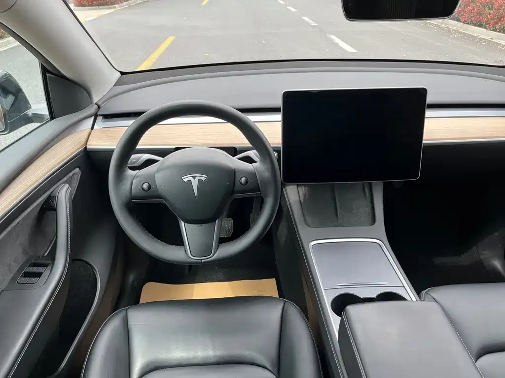 Tesla Model Y — фото 3