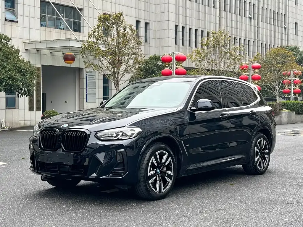 BMW iX3 — фото 1