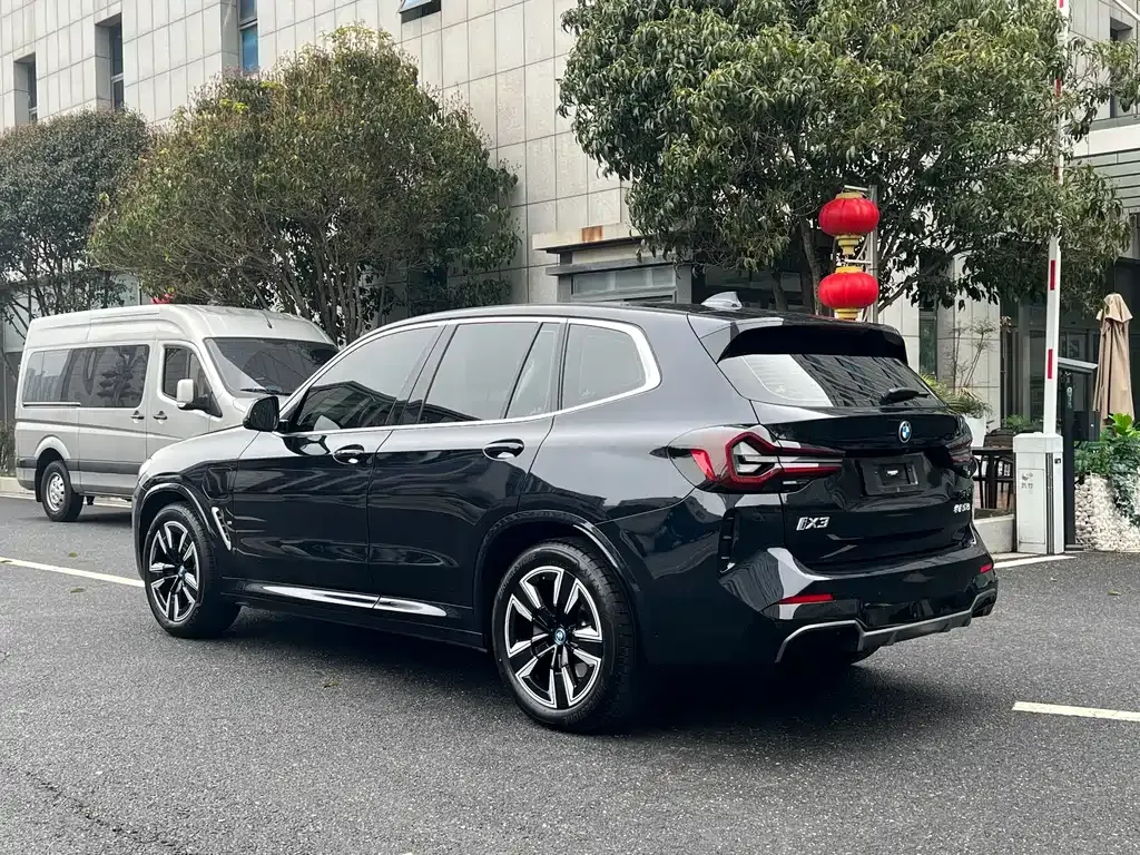 BMW iX3 — фото 2