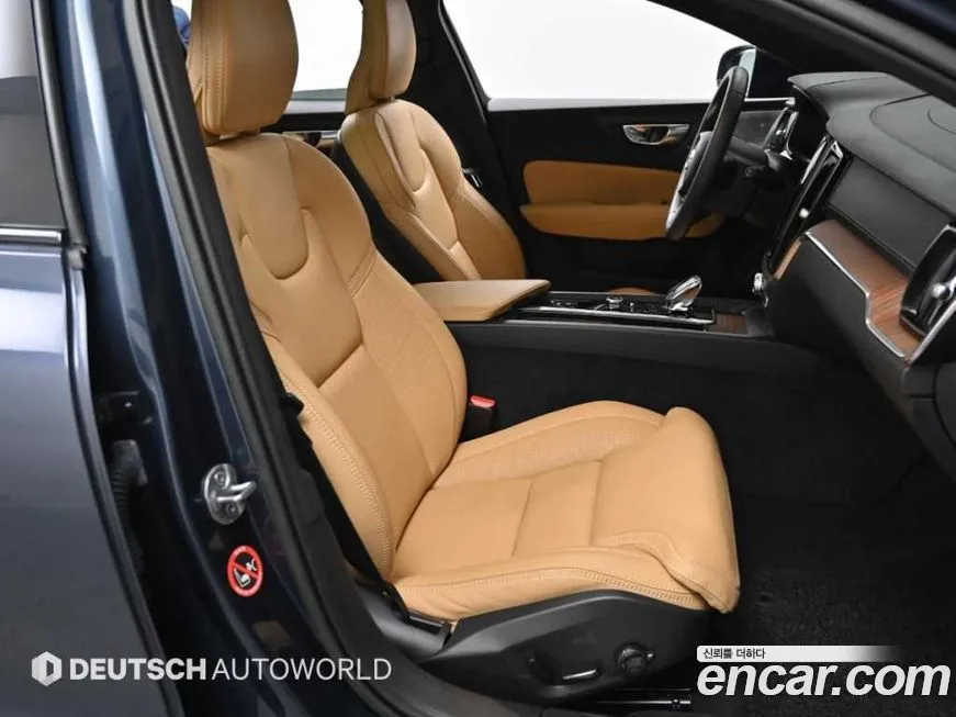Volvo V60 2023 из KR, фото 2