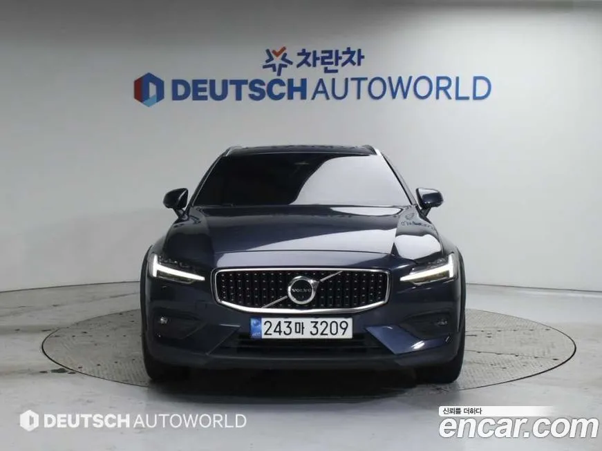Volvo V60 2023 из KR, фото 3