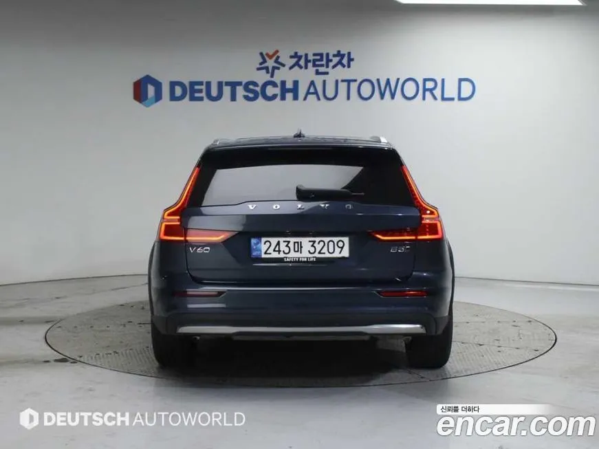 Volvo V60 2023 из KR, фото 4