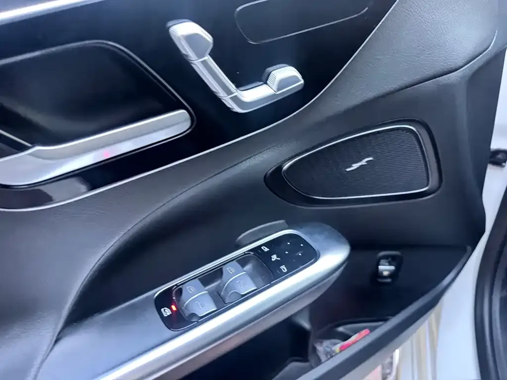 Mercedes-Benz C-Class 2024 из CN, фото 3