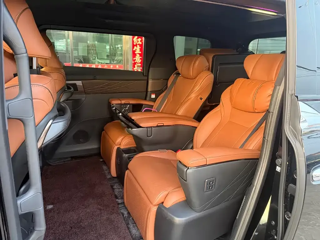 Toyota Vellfire 2024 из CN, фото 1