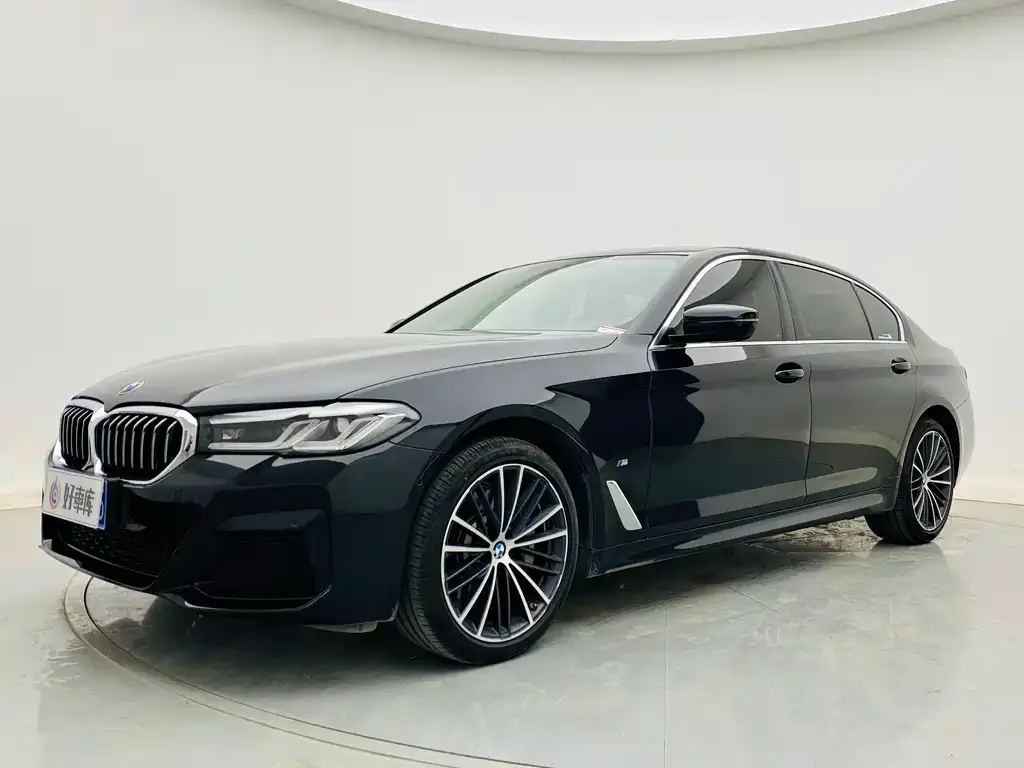 BMW 5 Series — фото 1