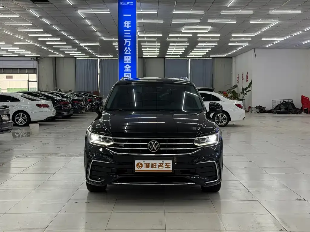 Volkswagen Tiguan L — фото 9