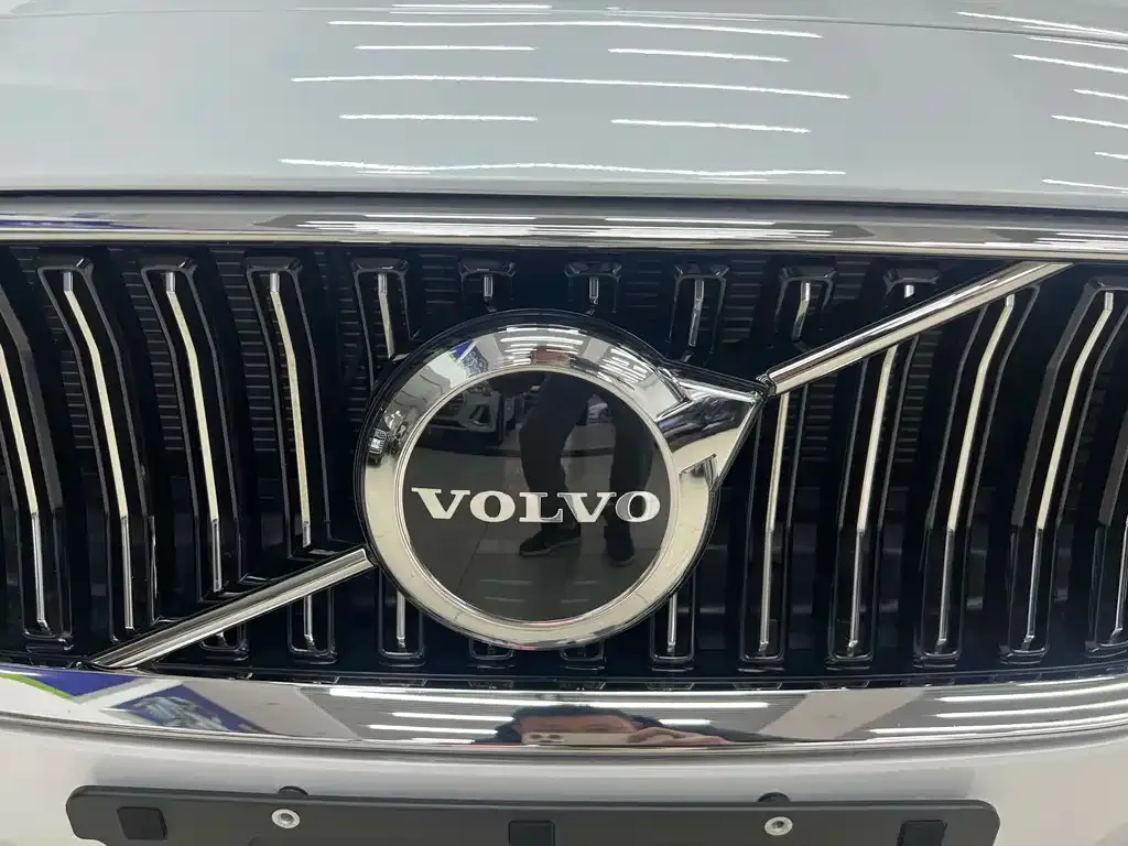 Volvo S60 — фото 8