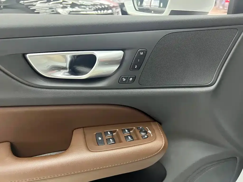 Volvo S60 — фото 10