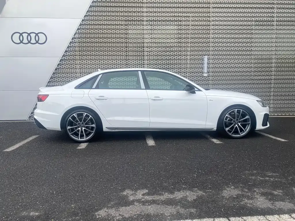 Audi A4L 2023 из CN, фото 6