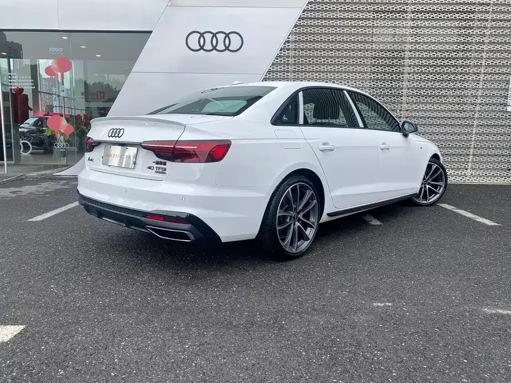 Audi A4L 2023 из CN, фото 4