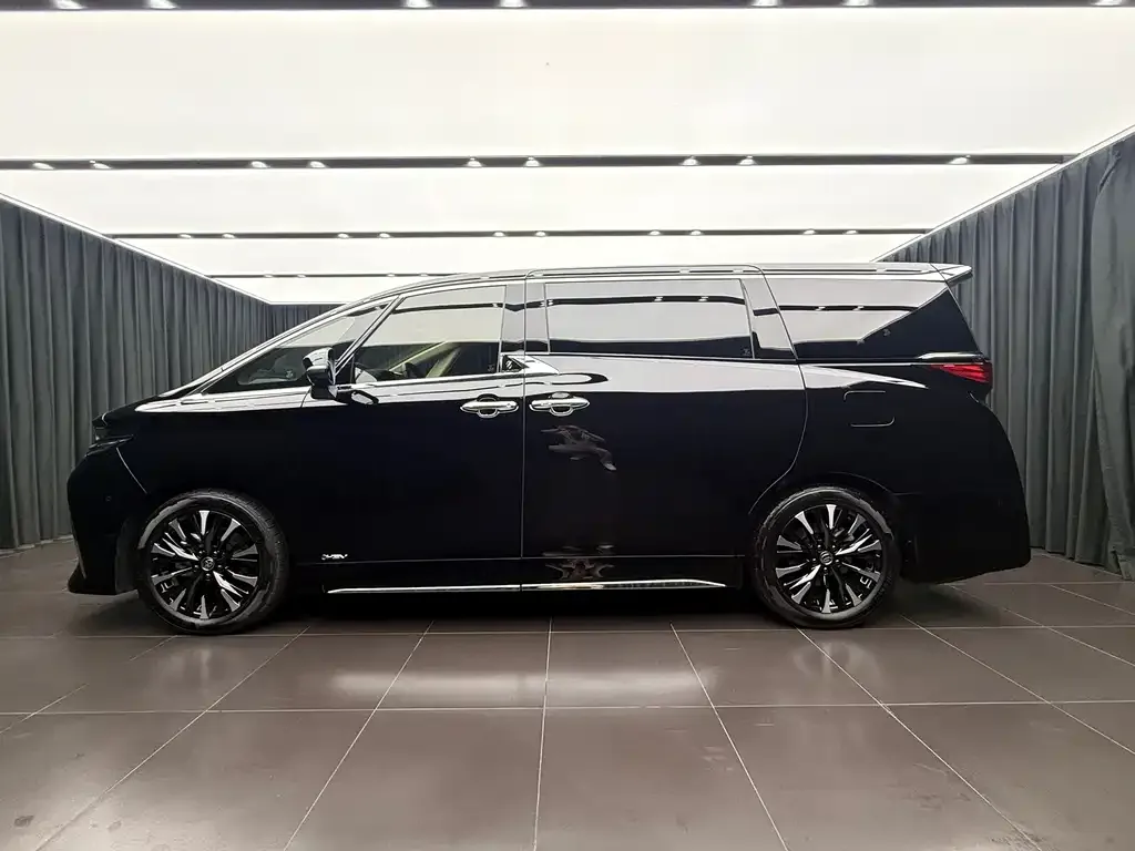 Toyota Alphard — фото 2