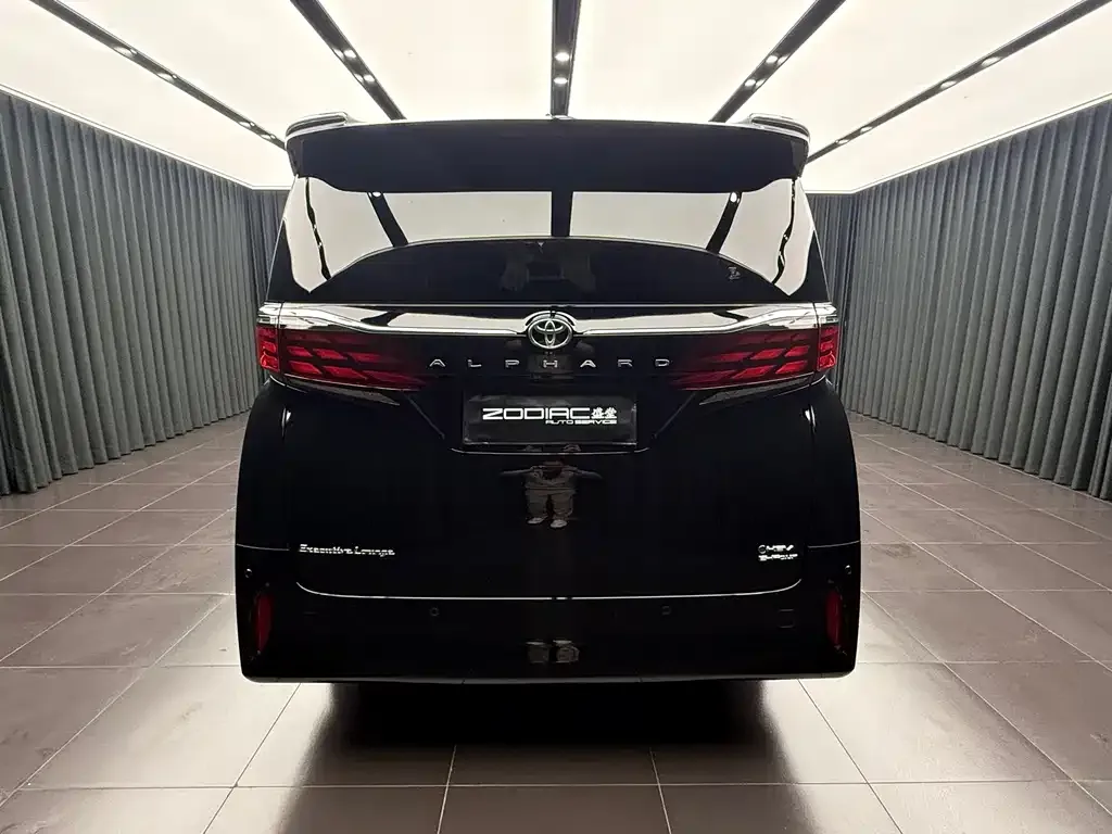 Toyota Alphard — фото 6