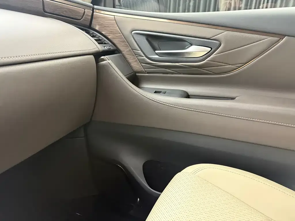 Toyota Alphard — фото 3