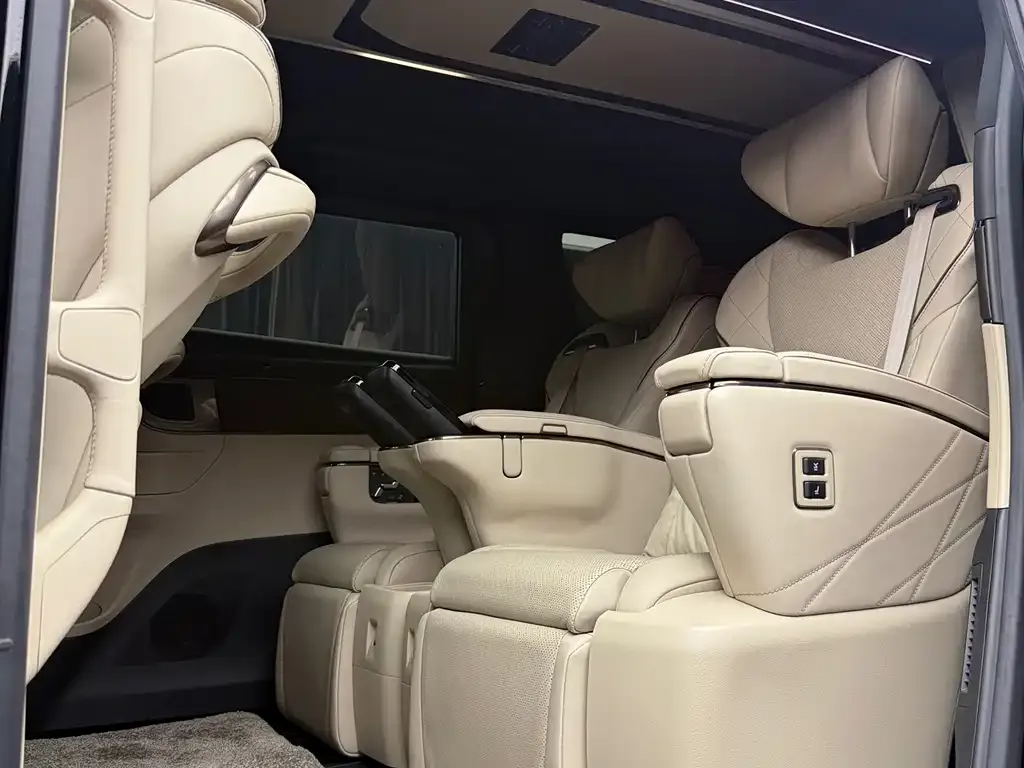 Toyota Alphard — фото 7