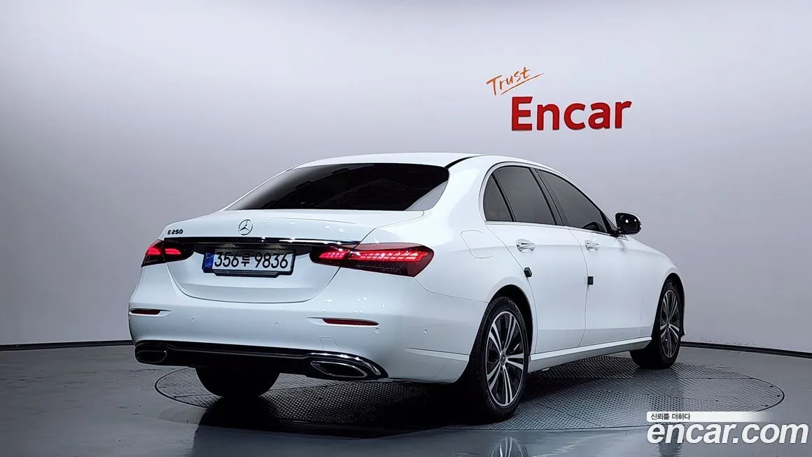 Mercedes-Benz E-Class — фото 6