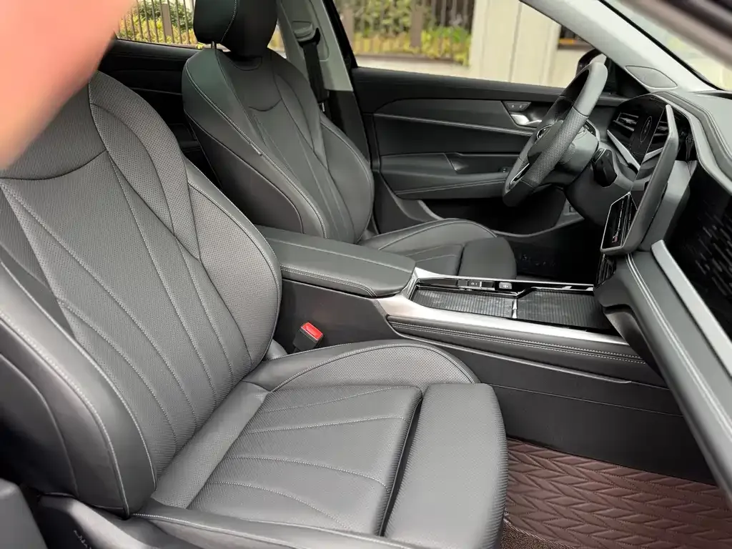 Volkswagen Passat 2025 из CN, фото 2
