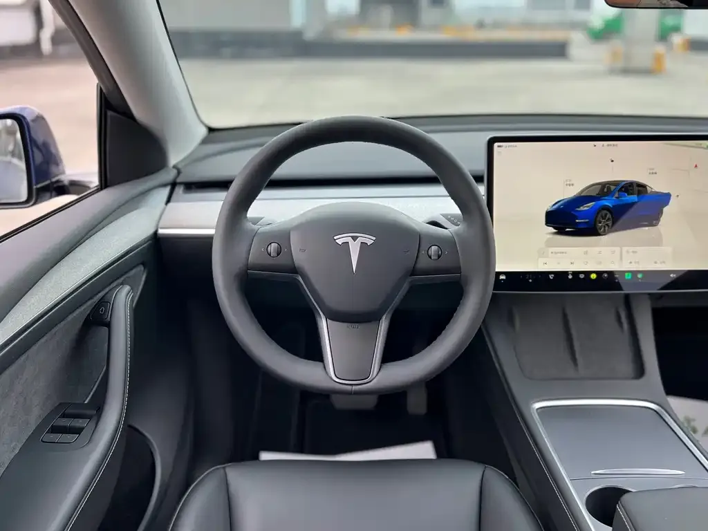 Tesla Model Y — фото 4
