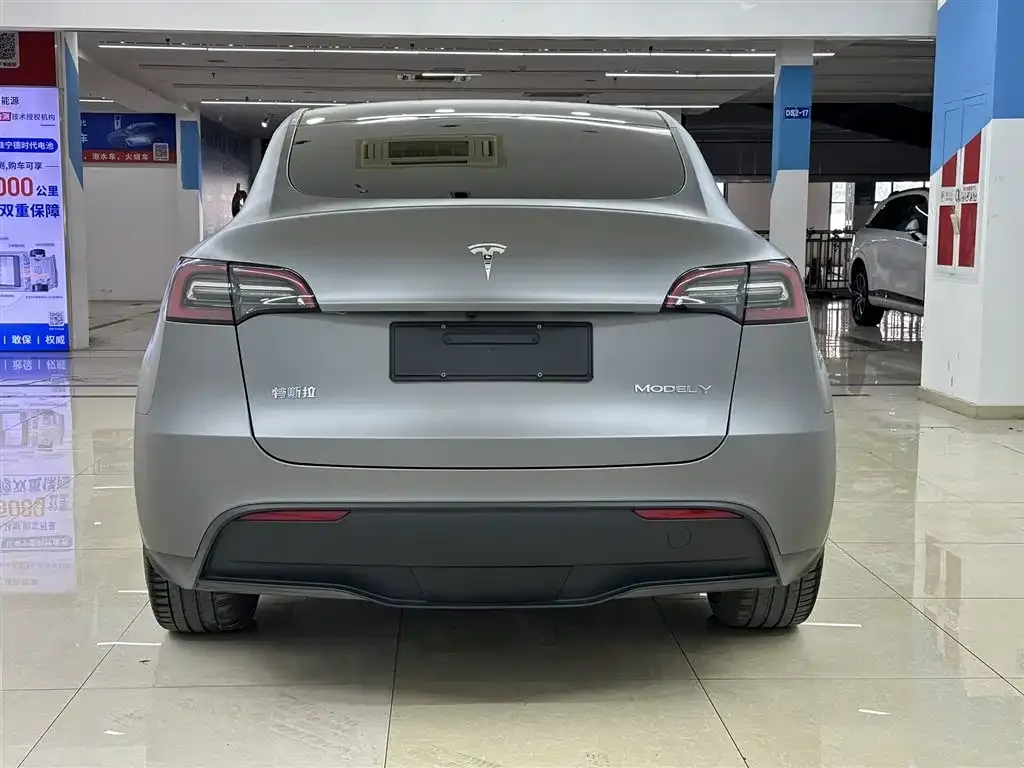 Tesla Model Y — фото 10
