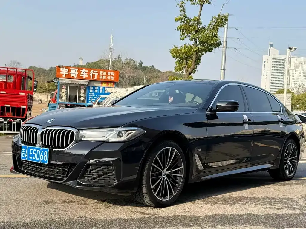BMW 5 Series — фото 1