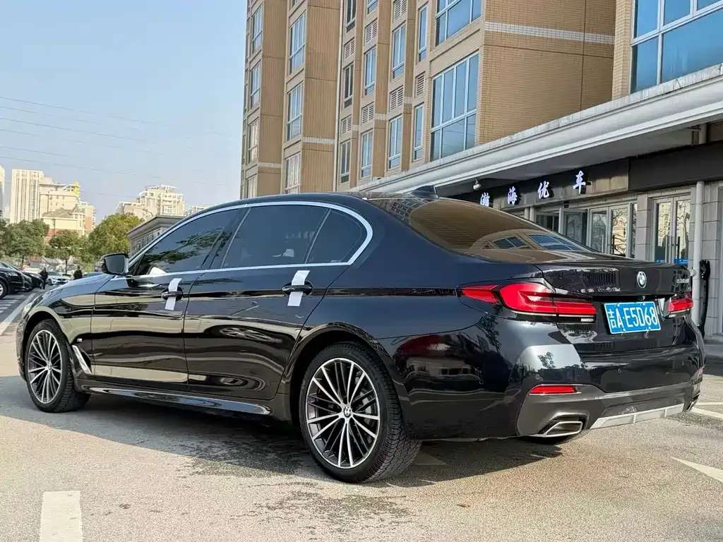 BMW 5 Series — фото 9